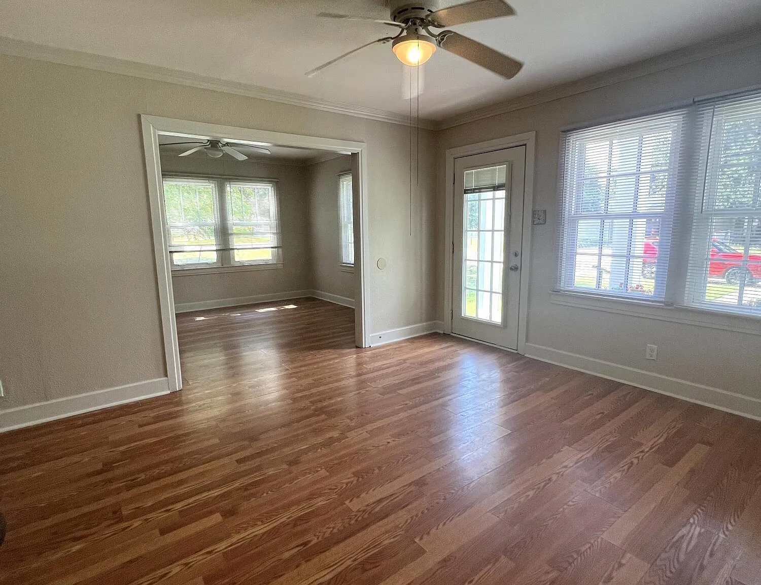 3 bed, 1.0 bath, 1047 sqft, $1,300 — Photo 3