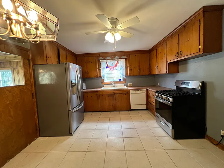 23 Home Ave — Photo 2