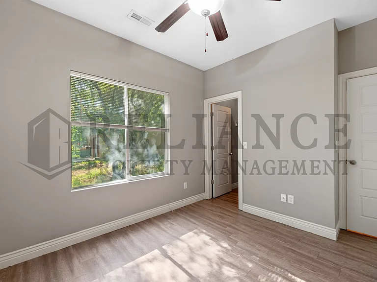5525 S Victoria St — Photo 19
