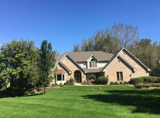39W866 Reindeer Trl, St Charles, IL 60175