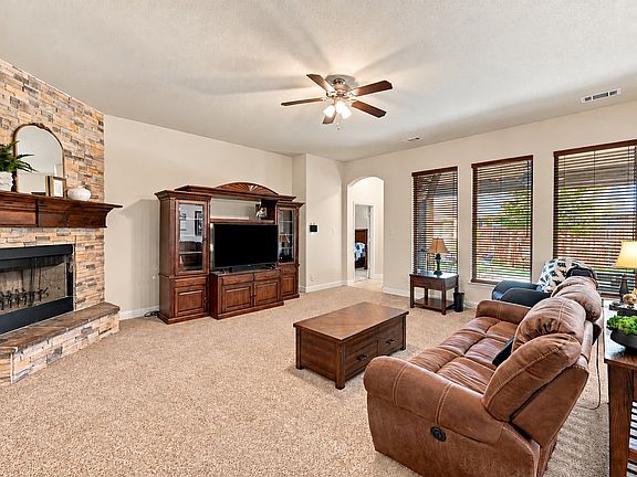 4th image of 438 Salt Cedar Dr