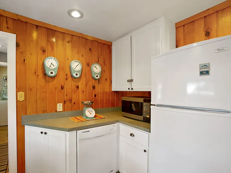 321 E Gunnison Ave — Photo 11