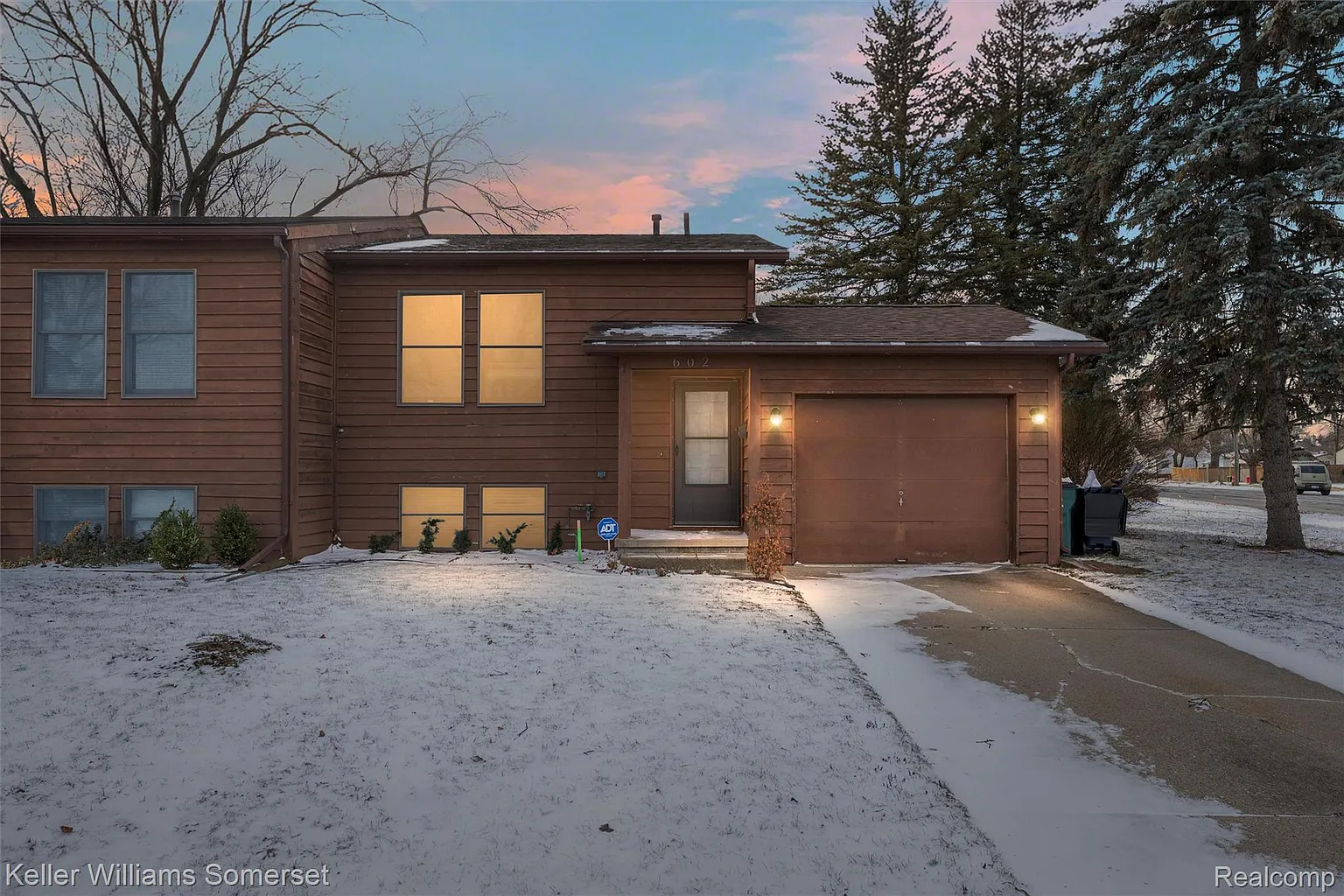 602 Millard Ave photo 1