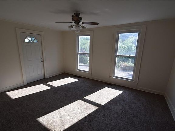 5th image of 4703 North St