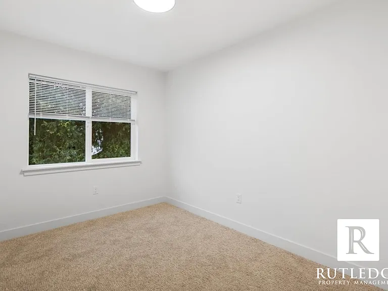 565 G St #1 — Photo 17