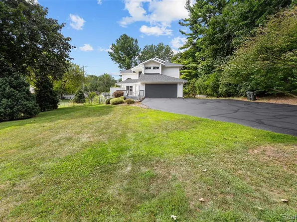 6552 Orion Rd, Rochester Hills, MI 48306