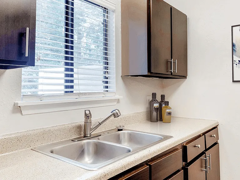 Regency Park Apartment Homes — Photo 1