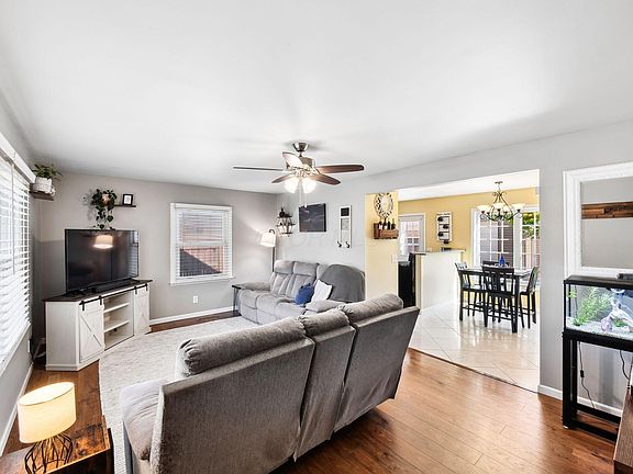 4th image of 264 Carilla Ln