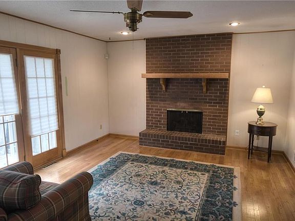 4th image of 3806 Southern Hills Dr