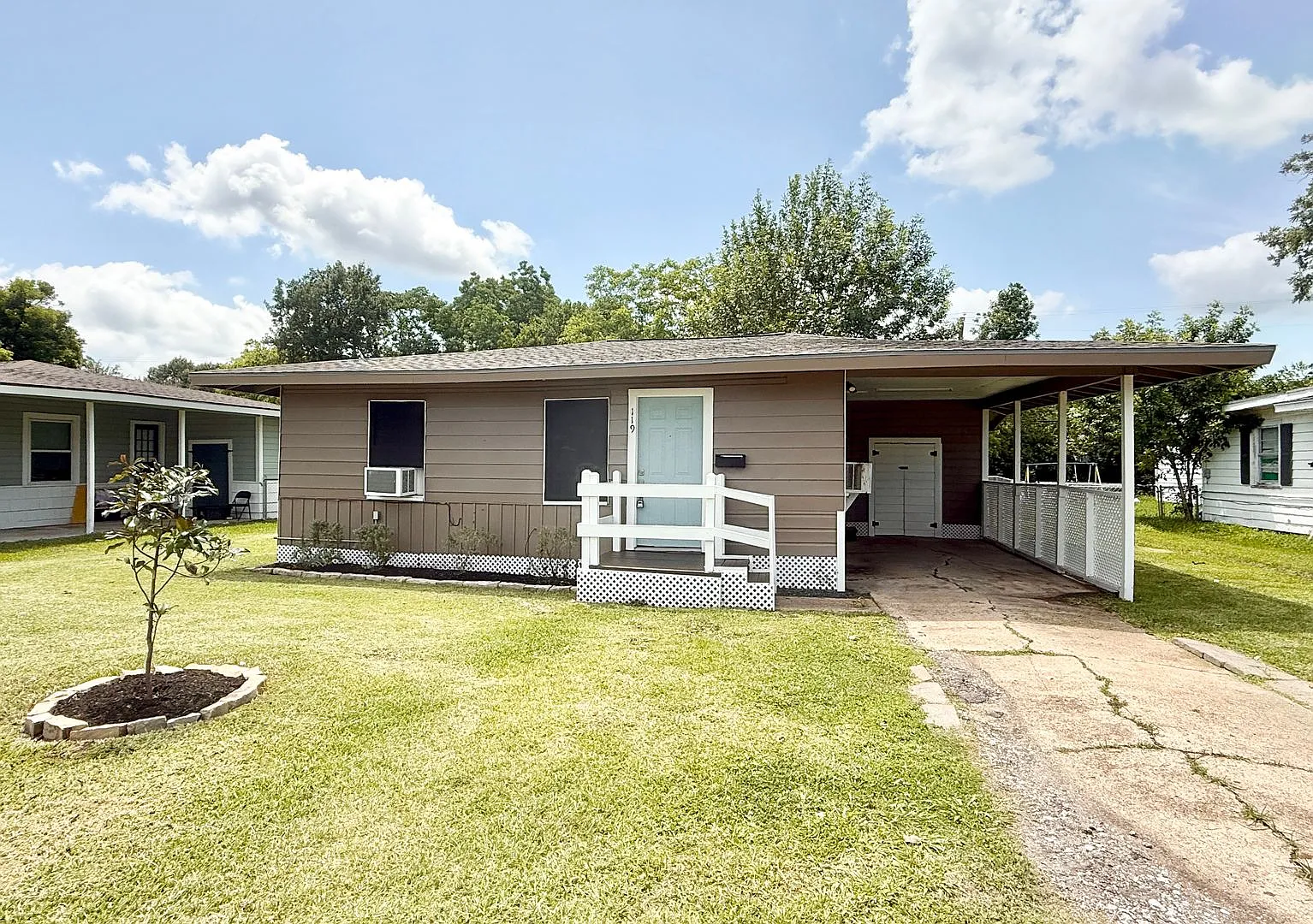 Adorable 2/1 Cottage near Downtown Lake Jackson!, — Photo 1