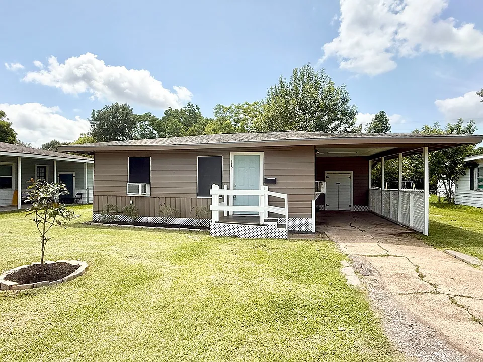 119 Oak Dr