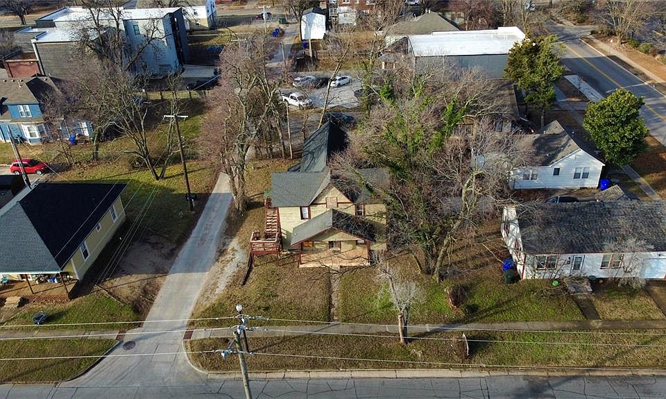 1st image of 310 S Santa Fe Ave