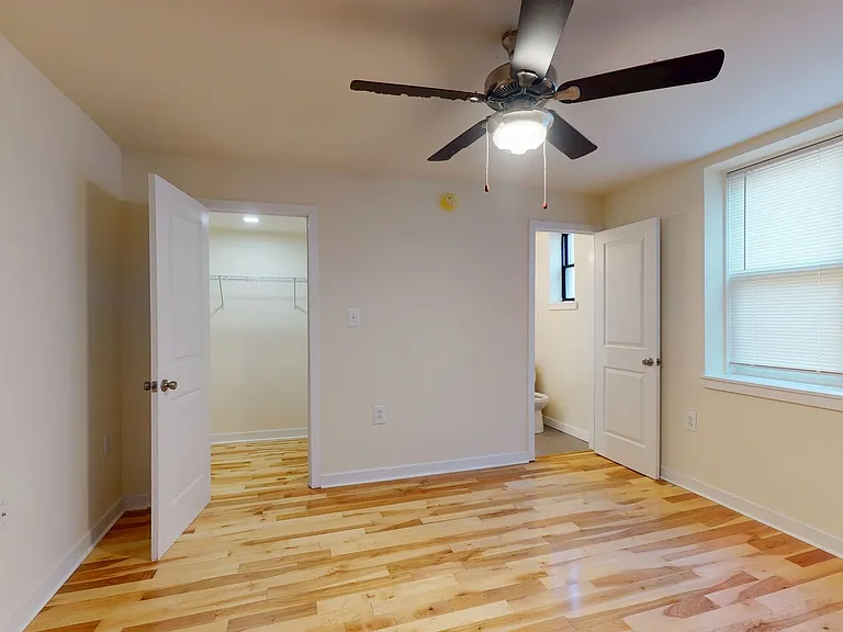Sherwood Court Apartments — Photo 2