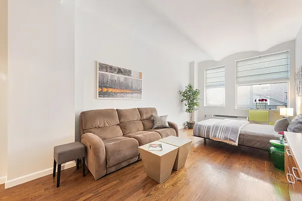 Sold by Redfin Real Estate | media 2