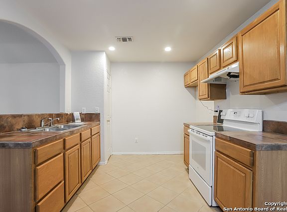 3rd image of 874 Yucca St