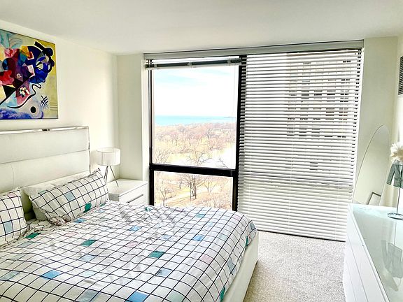 4th image of 2650 N Lakeview Ave APT 1506