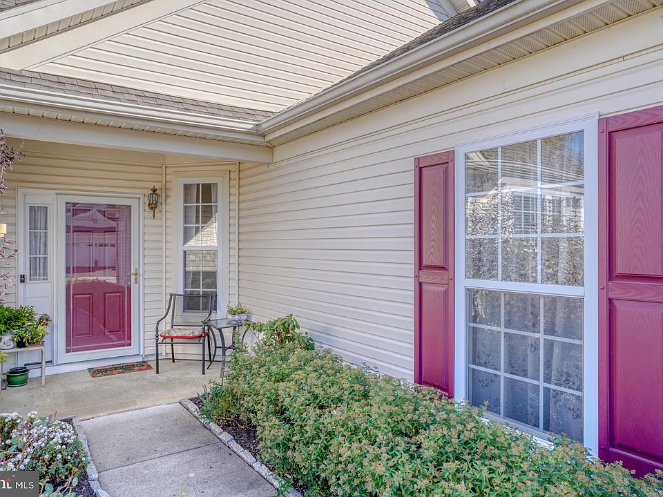1st image of 701 Somerset Ln