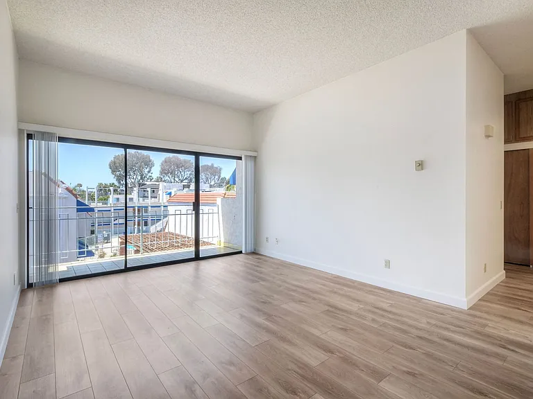 8328 Regents Rd #3E — Photo 10