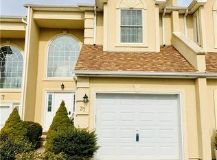 37 Oak Hill Rd, Middletown, NY 10941