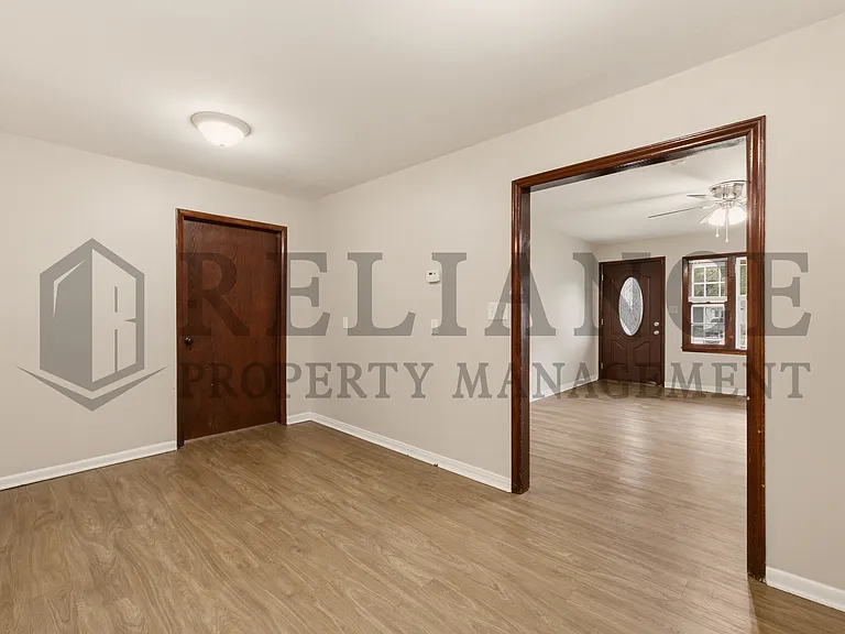 2917 S Walnut St — Photo 21