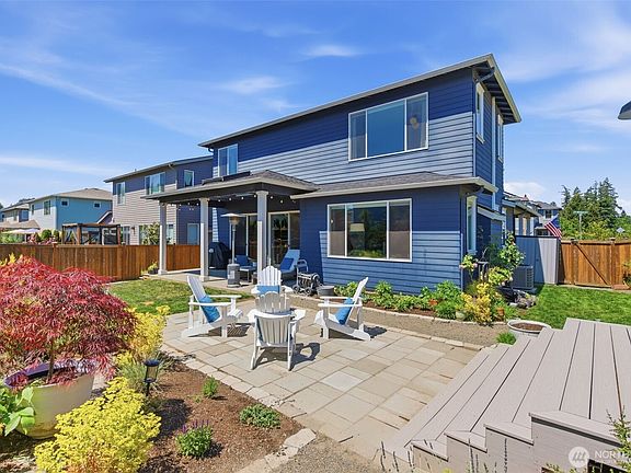 4th image of 2344 NE Winlock Way