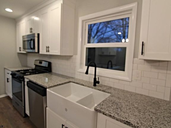 4th image of 607 Herzel Ave