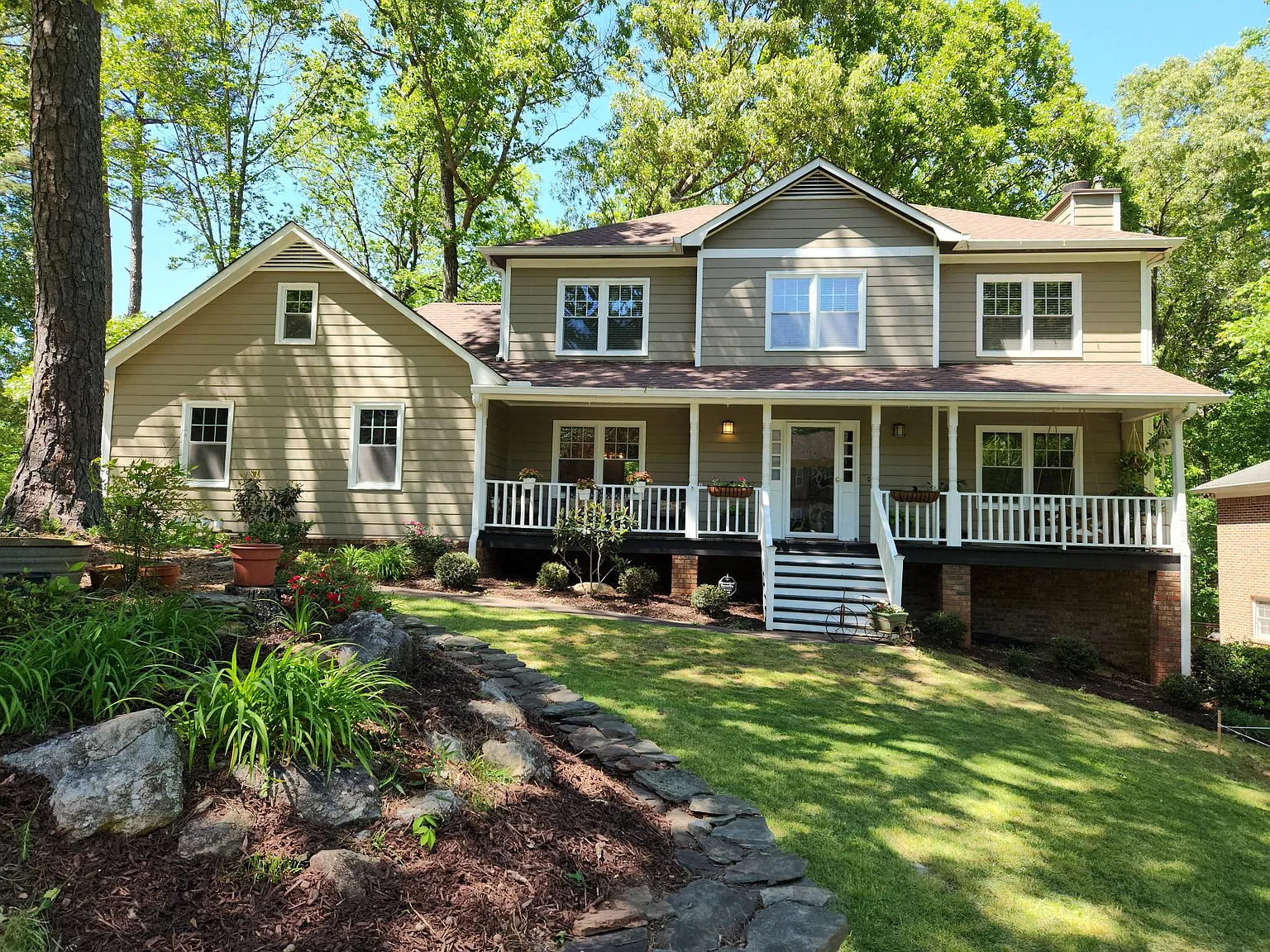 4 bed, 3.5 bath, 3192 sqft, $3,500 — Photo 1