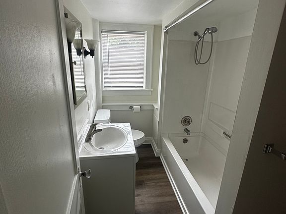 5th image of 410 Dorwil Dr Unit 2