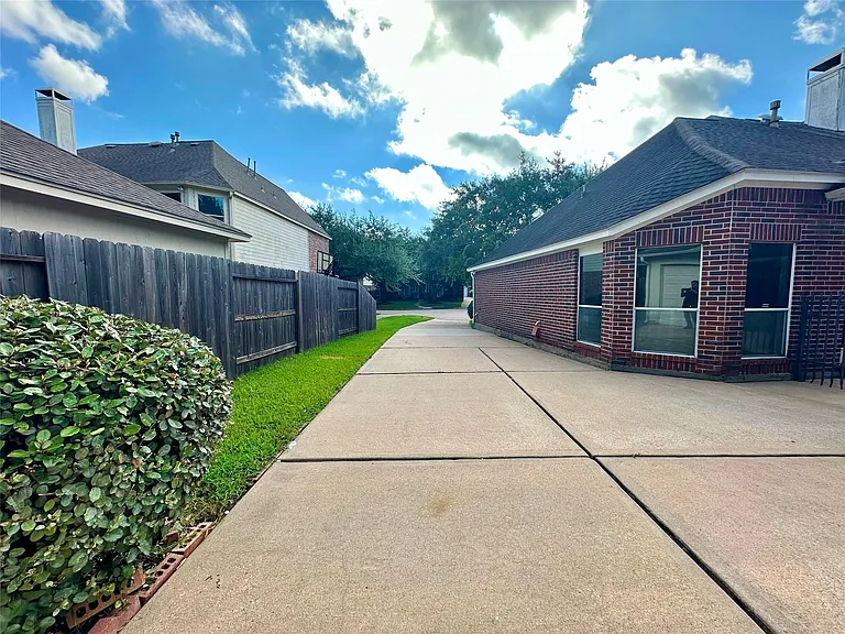 1318 Cedar Terrace Ct — Photo 36