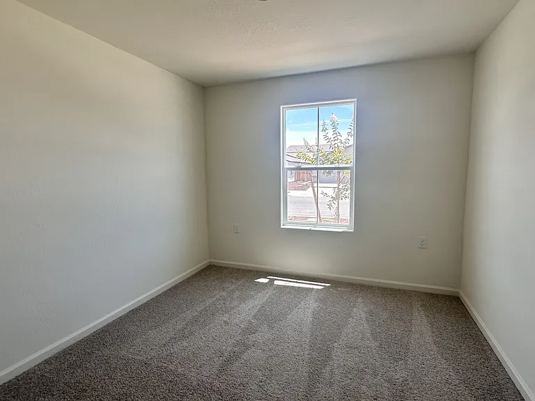 651 Skyler Ln — Photo 12