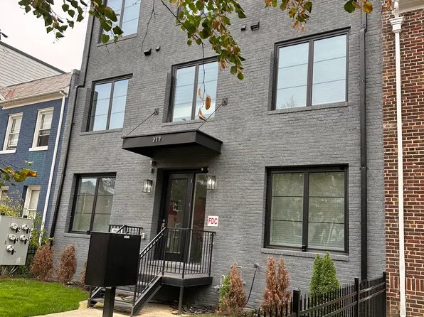217 20th St NE APT 1, Washington, DC 20002