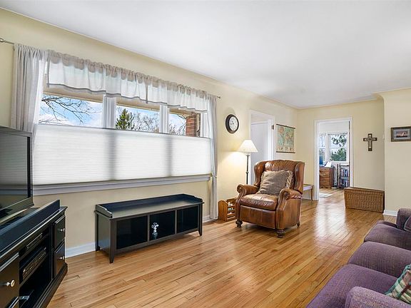 5th image of 801 Kalamazoo Ave