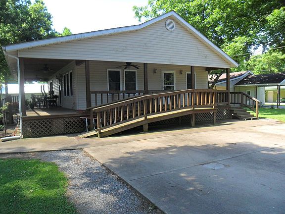 2nd image of 409 E Hickory St