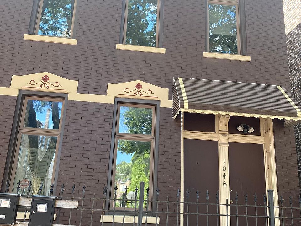 1st image of 1046 N Wood St APT 2R