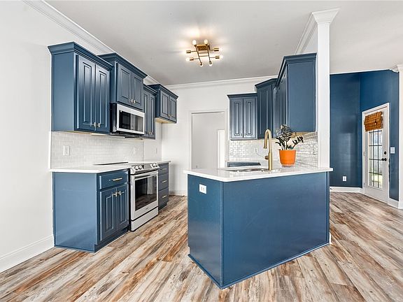 4th image of 2708 Carriage House Ln
