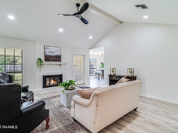 4th image of 102 Berrybrook Dr