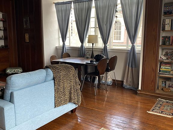 Bay window overlooking St. Louis Street