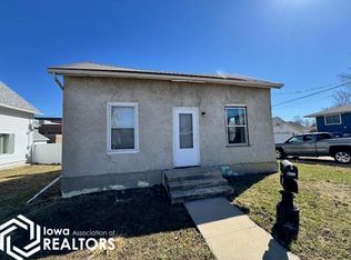 206 S 12th St, Marshalltown, IA 50158