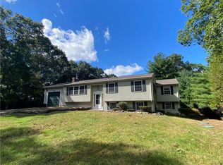 310 Station St, Coventry, RI 02816