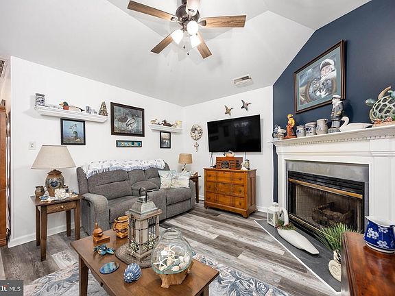 4th image of 1005 E Schumaker Manor Dr