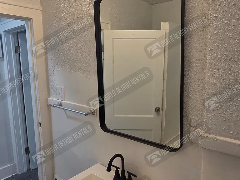 2500 Glendale St — Photo 19