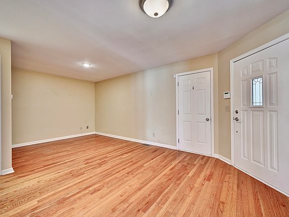 5th image of 566 Palmer Ct