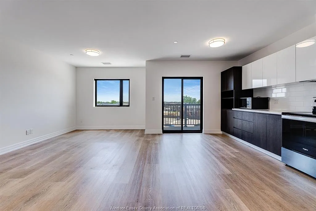 1 bed, 1.0 bath, 722 sqft, $1,900 — Photo 2