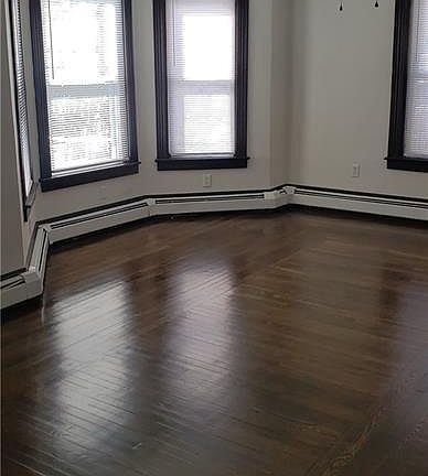 5th image of 404 Carrington Ave