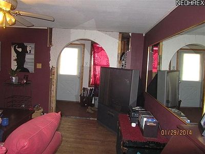 5th image of 838 Oak St