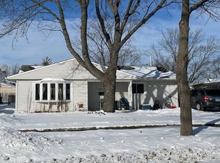 684 Sandra Ln, Wheeling, IL 60090