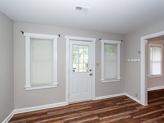 5th image of 1621 Poinsettia Rd