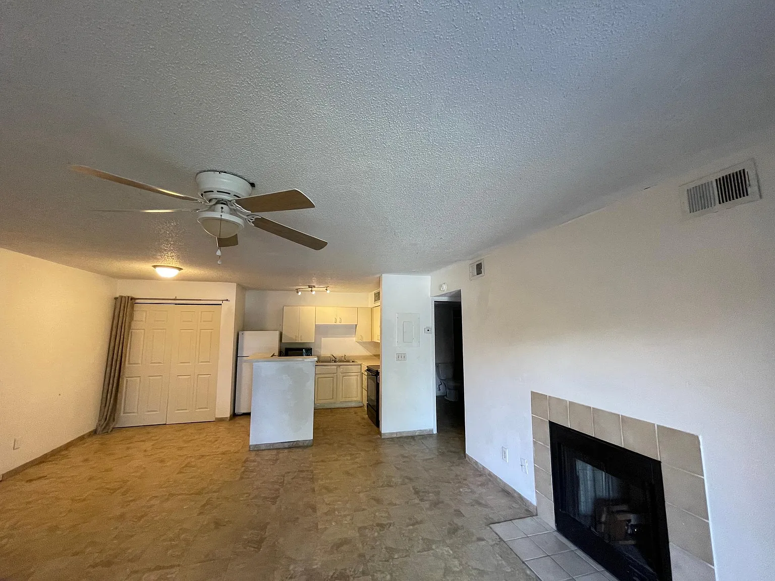 2 bed, 900 sqft, $1,550 — Photo 2