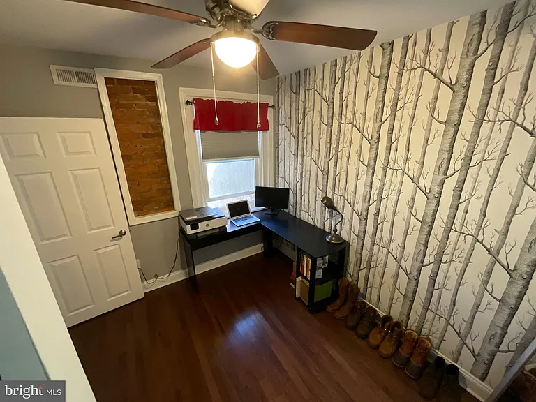 2938 E Thompson St — Photo 14