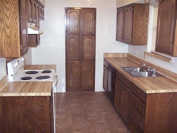 3rd image of 3601 Wentworth Dr